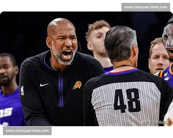 雷迪克评里夫斯:造犯规能力进阶,伸手即中招 雷迪克评里夫斯:造犯规能力进阶,伸手即中招